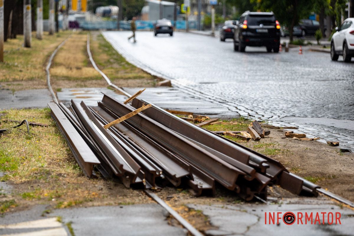 У Дніпрі триває оновлення трамвайної колії на маршруті №1 «Готуються до нових трамваїв за майже 8,5 мільйонів євро»: у Дніпрі оновлюють колії на проспекті Яворницького 1