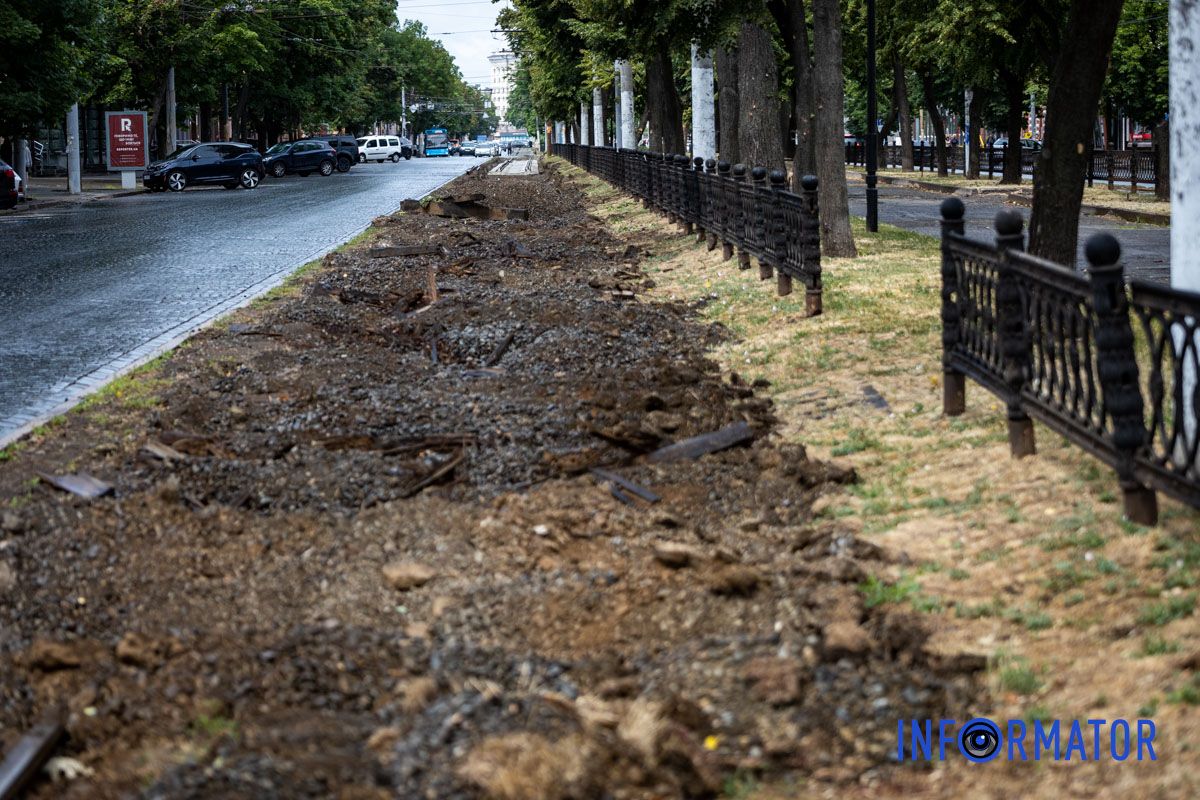 Це частина ініціативи “Рух без бар’єрів”, яку започаткувала Олена Зеленська «Готуються до нових трамваїв за майже 8,5 мільйонів євро»: у Дніпрі оновлюють колії на проспекті Яворницького 2