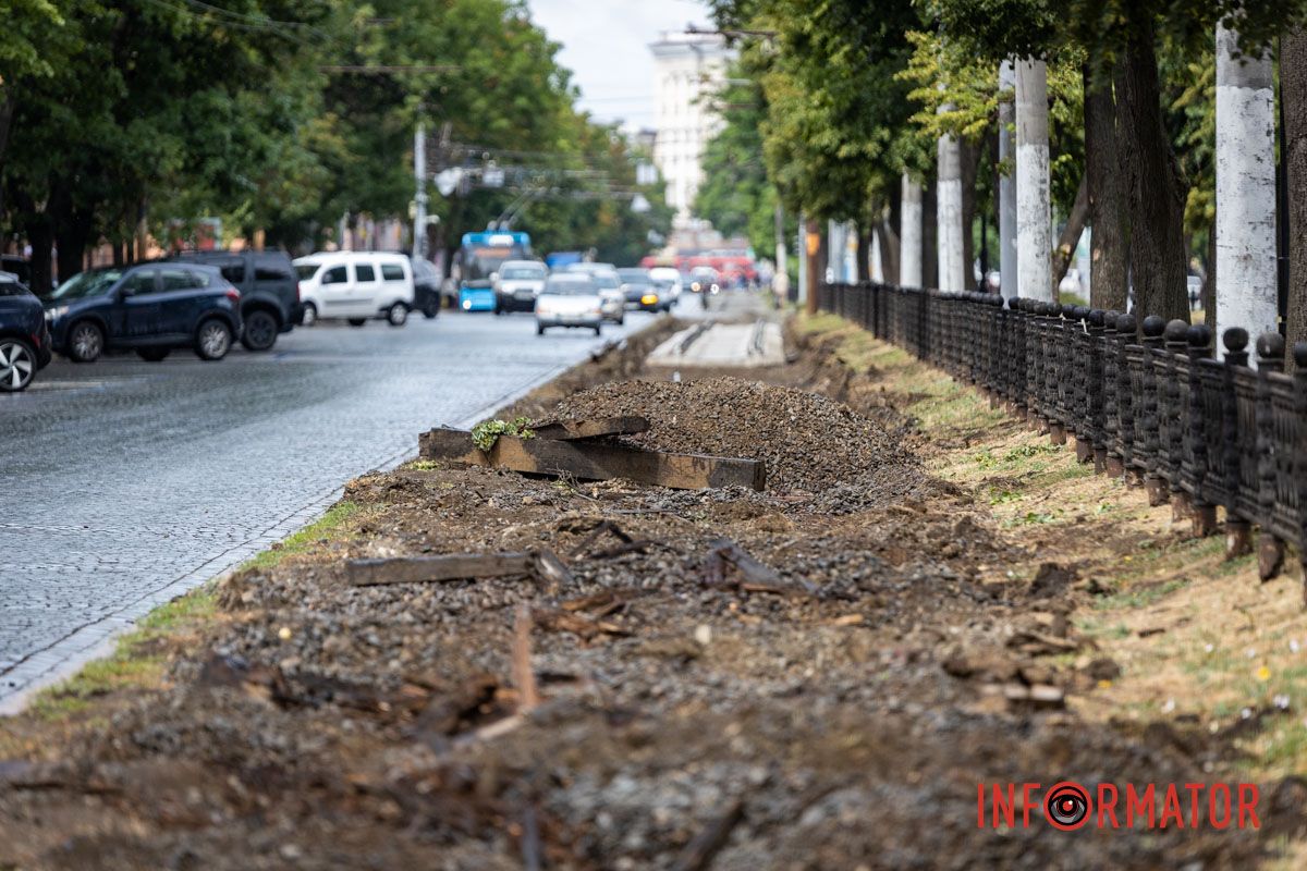Місто готується до запуску сучасних низькопідлогових трамваїв «Готуються до нових трамваїв за майже 8,5 мільйонів євро»: у Дніпрі оновлюють колії на проспекті Яворницького 3