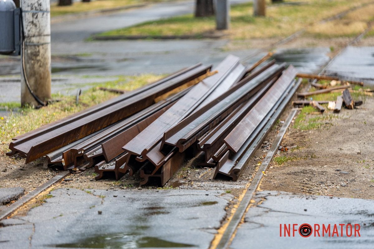 На них місто планувало витратити 9 мільйонів євро «Готуються до нових трамваїв за майже 8,5 мільйонів євро»: у Дніпрі оновлюють колії на проспекті Яворницького 4