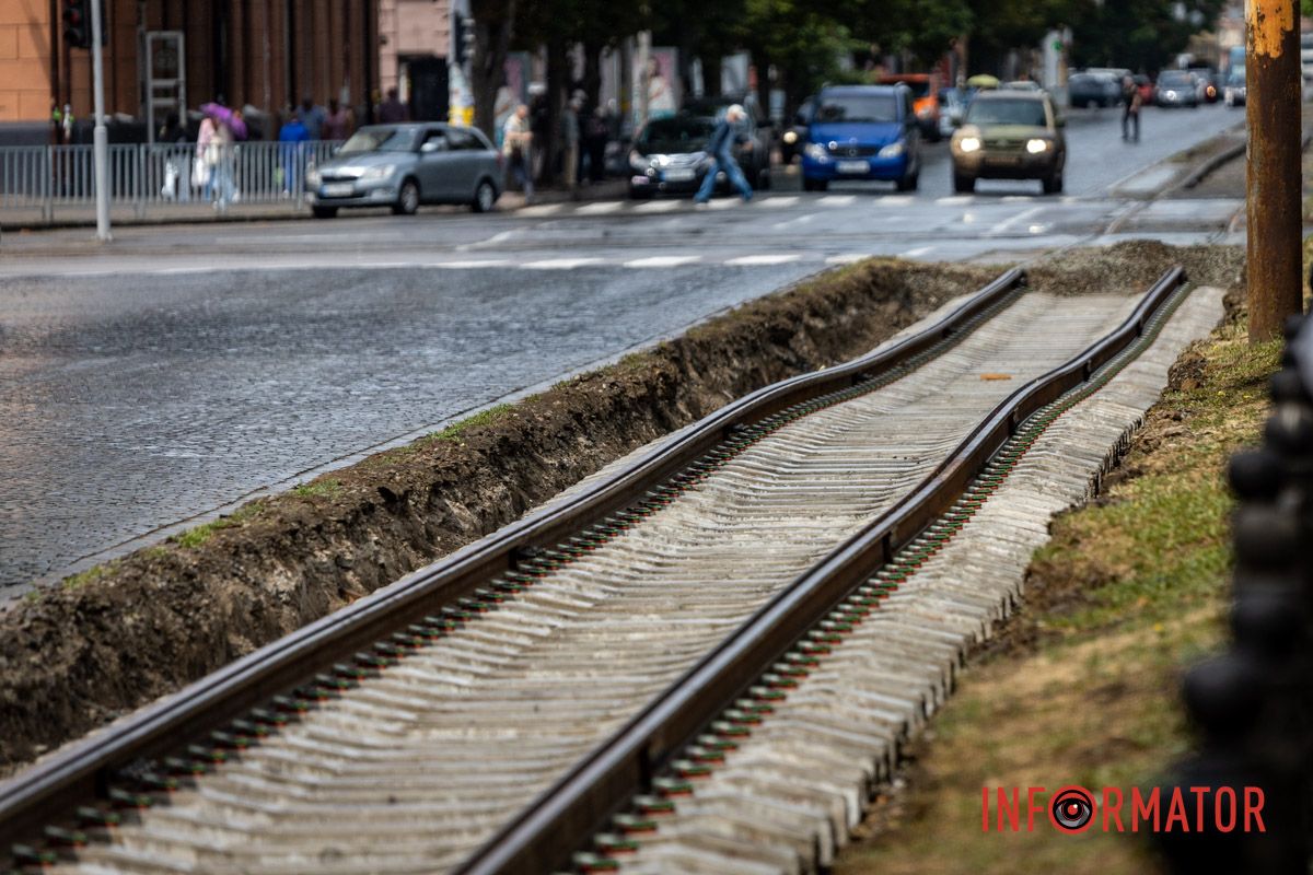 Заміна рейок на проспекті Яворницького «Готуються до нових трамваїв за майже 8,5 мільйонів євро»: у Дніпрі оновлюють колії на проспекті Яворницького 16