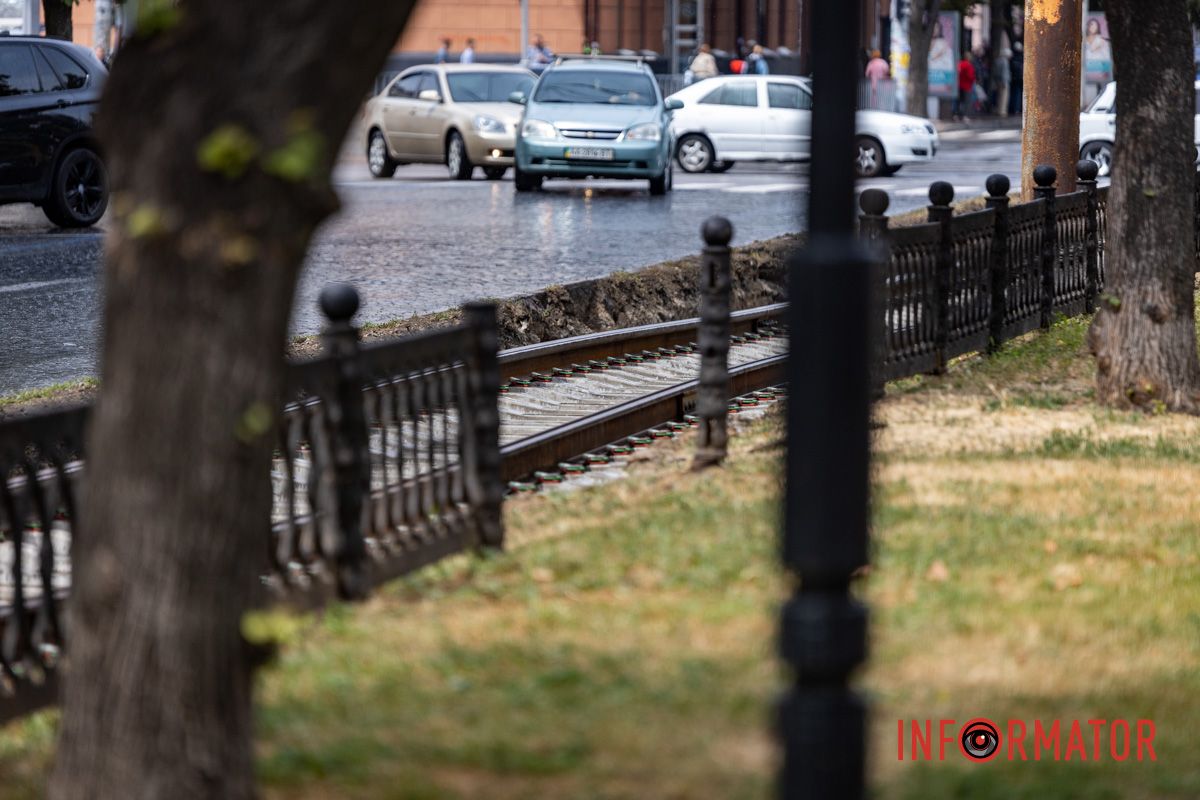 Частина нової колії вже готова «Готуються до нових трамваїв за майже 8,5 мільйонів євро»: у Дніпрі оновлюють колії на проспекті Яворницького 18