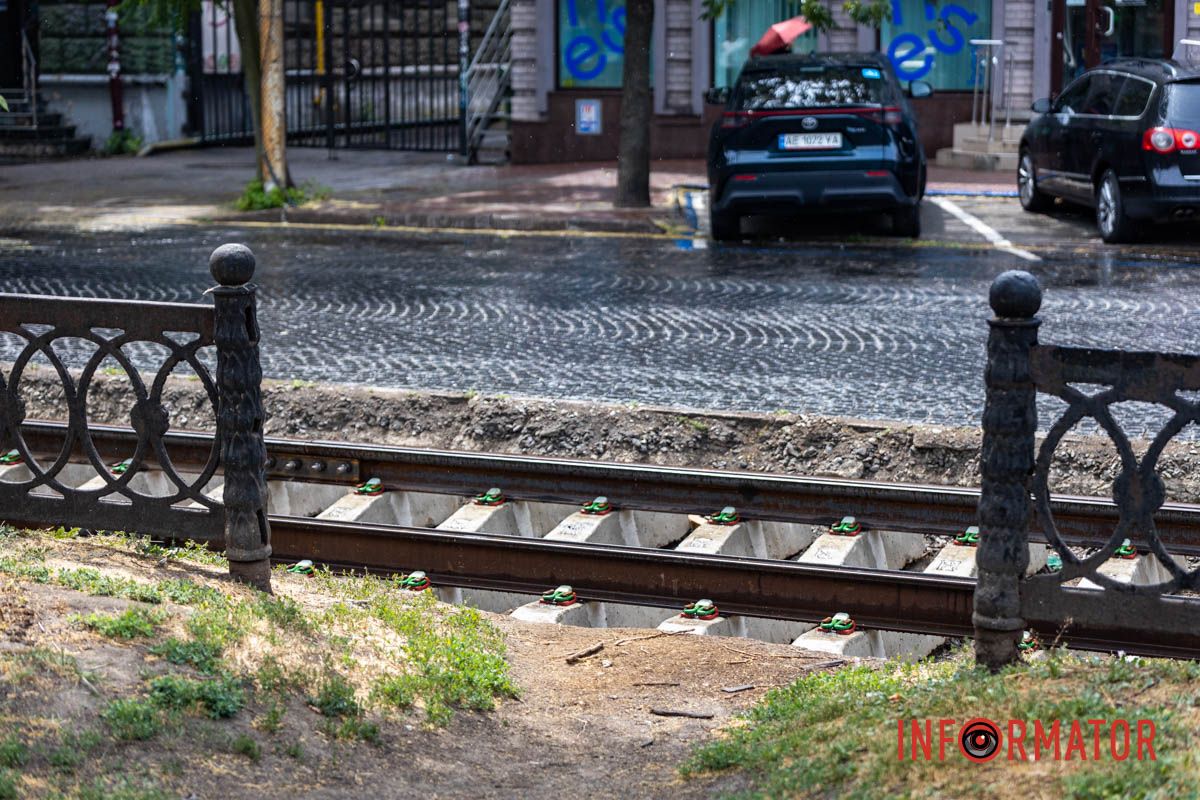 Ремонт триває біля вулиці Бандери «Готуються до нових трамваїв за майже 8,5 мільйонів євро»: у Дніпрі оновлюють колії на проспекті Яворницького 20