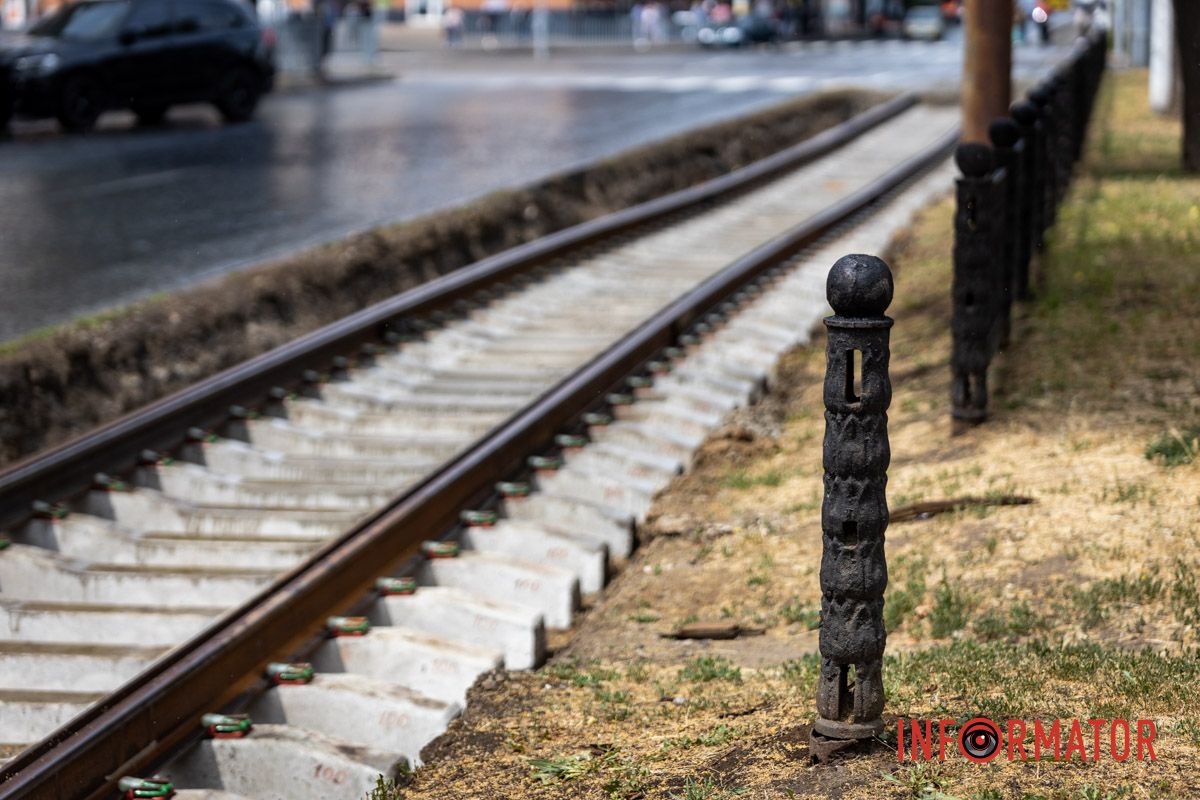 Старі рейки вже демонтували «Готуються до нових трамваїв за майже 8,5 мільйонів євро»: у Дніпрі оновлюють колії на проспекті Яворницького 19