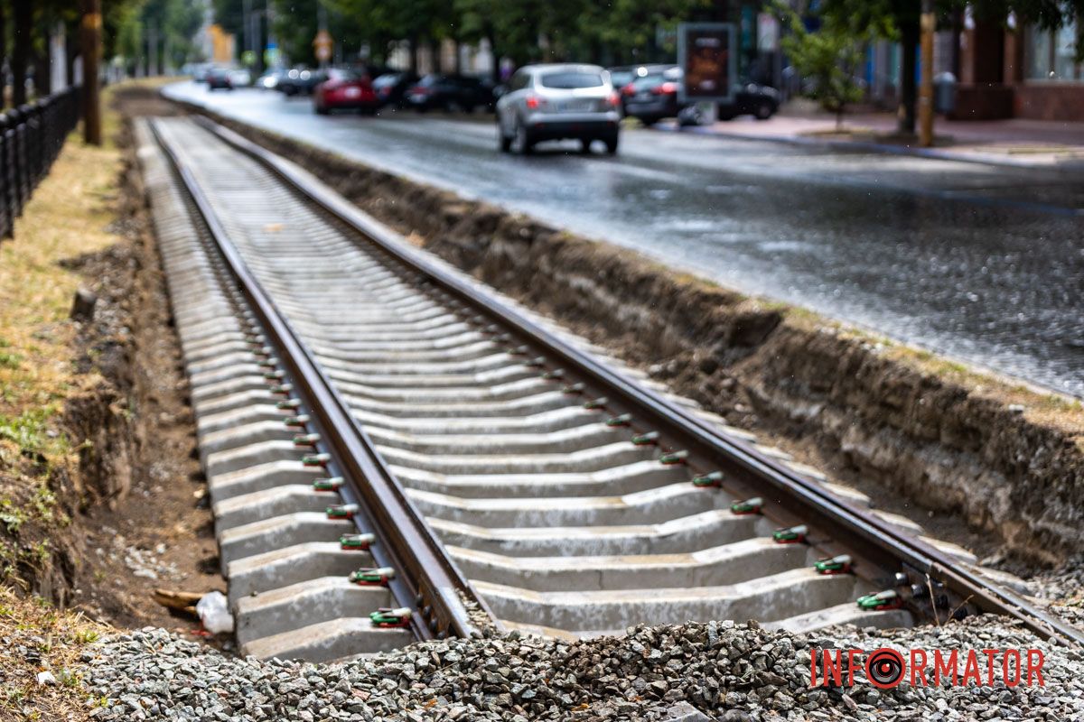 Роботи в рамках «Руху без бар’єрів» «Готуються до нових трамваїв за майже 8,5 мільйонів євро»: у Дніпрі оновлюють колії на проспекті Яворницького 22