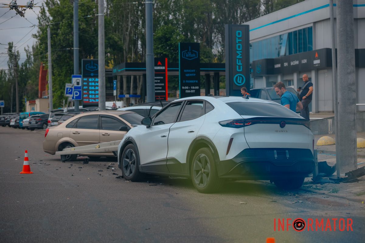 У понеділок, 16 червня, на Набережній Перемоги сталася аварія