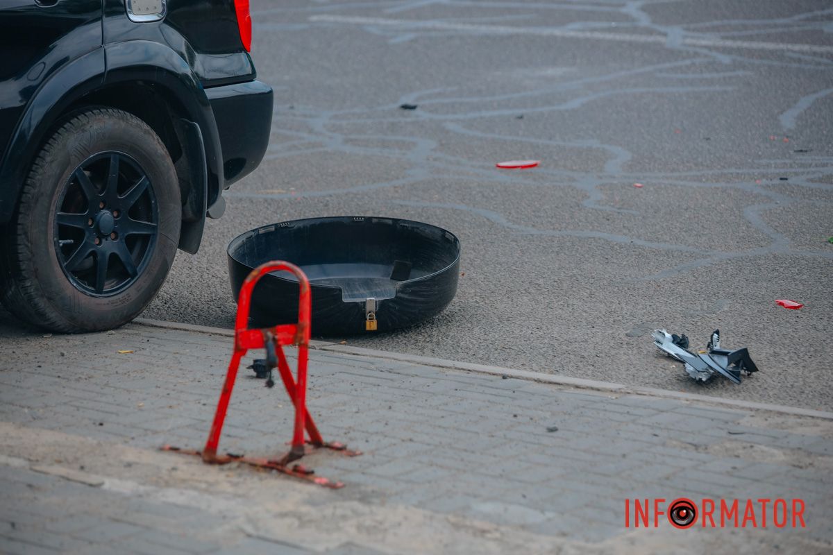 Volkswagen врізався у відбійник