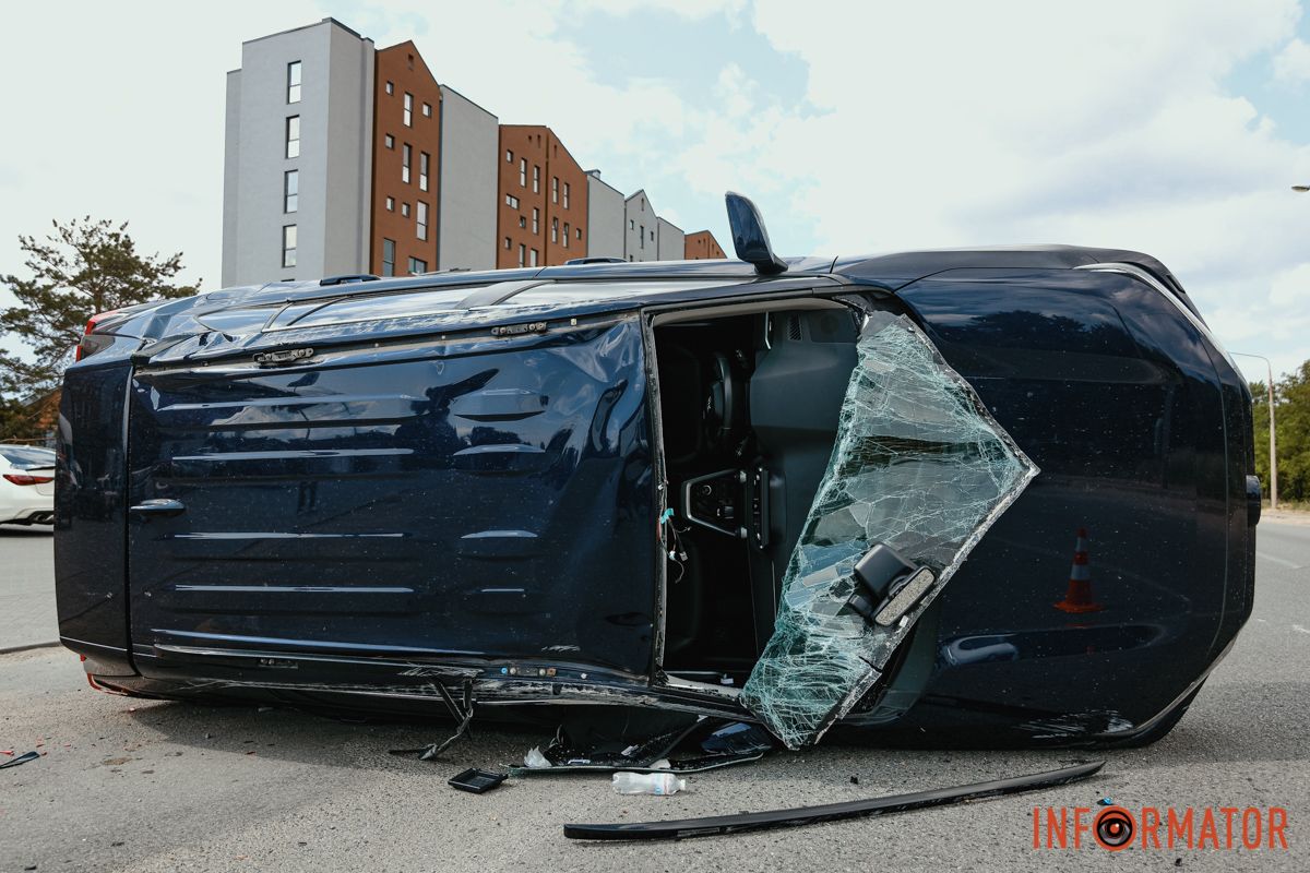 В результаті ДТП автомобіль Toyota перекинувся на бік В результаті ДТП автомобіль Toyota перекинувся на бік