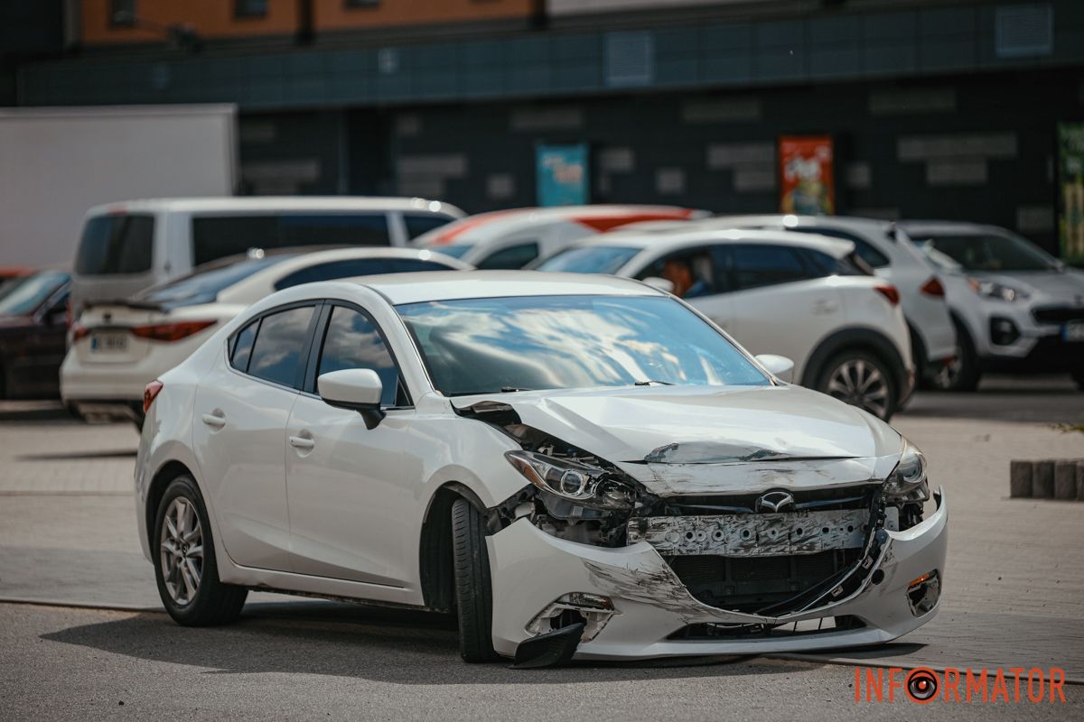 Обидва авто отримали значні пошкодження Обидва авто отримали значні пошкодження