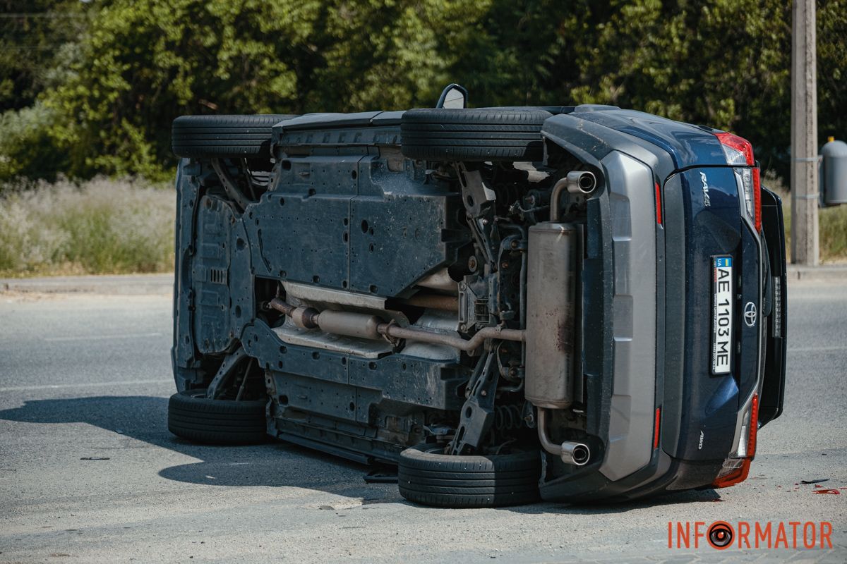 Перекинута автівка Перекинута автівка