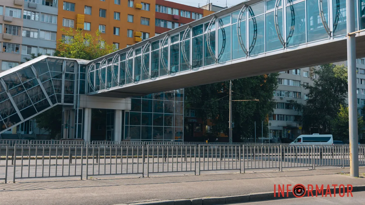 У Дніпрі ремонтують надземний перехід на Слобожанському проспекті: чи можна пройти