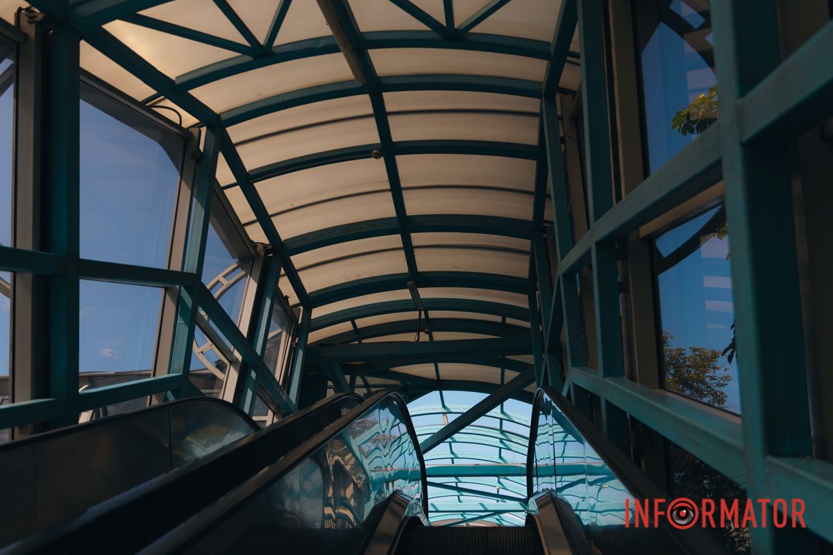 У Дніпрі розпочали ремонт надземного пішохідного переходу на Слобожанському проспекті