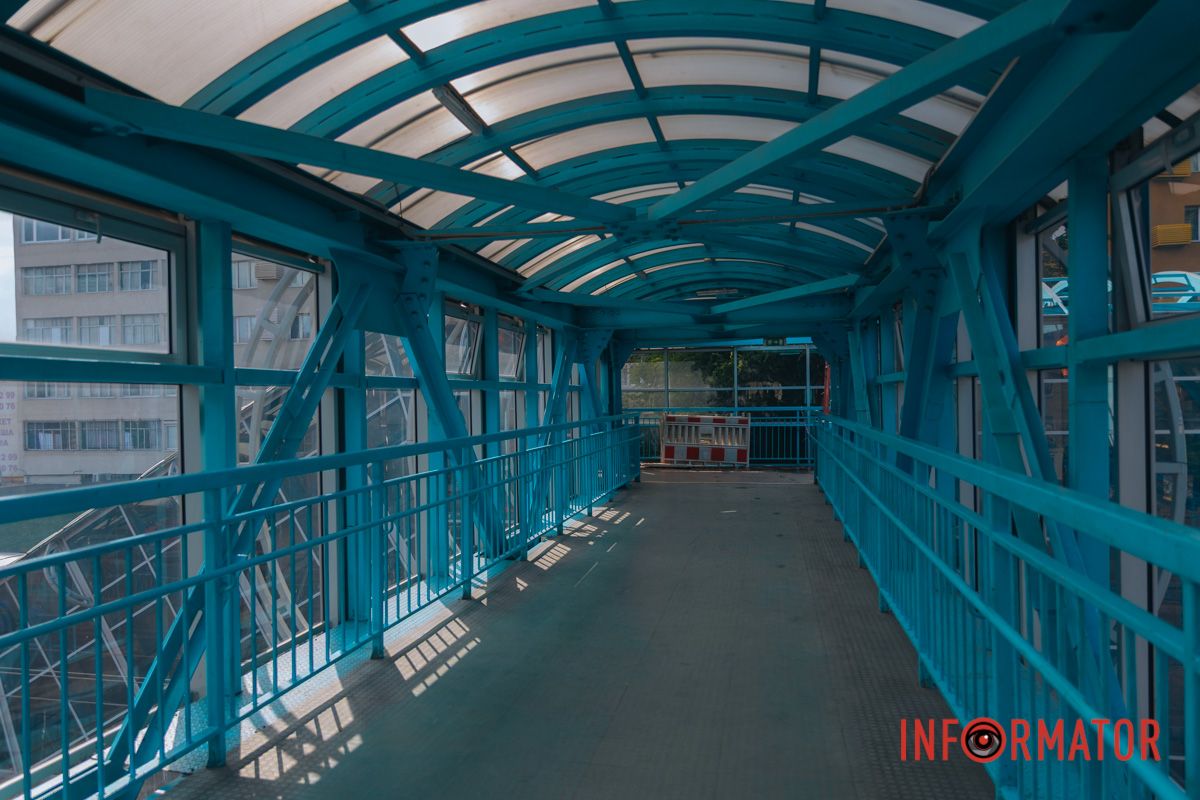 За роки експлуатації старий дах втратив міцність і став аварійно небезпечним