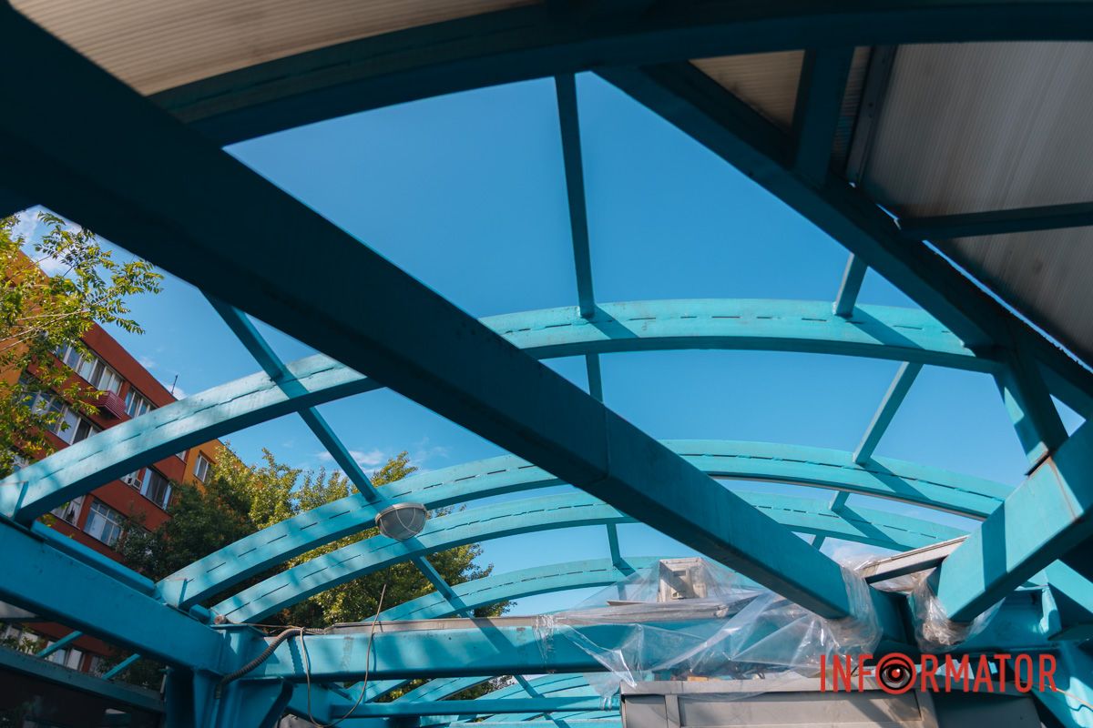 Новий дах роблять з фальцевого металевого профілю