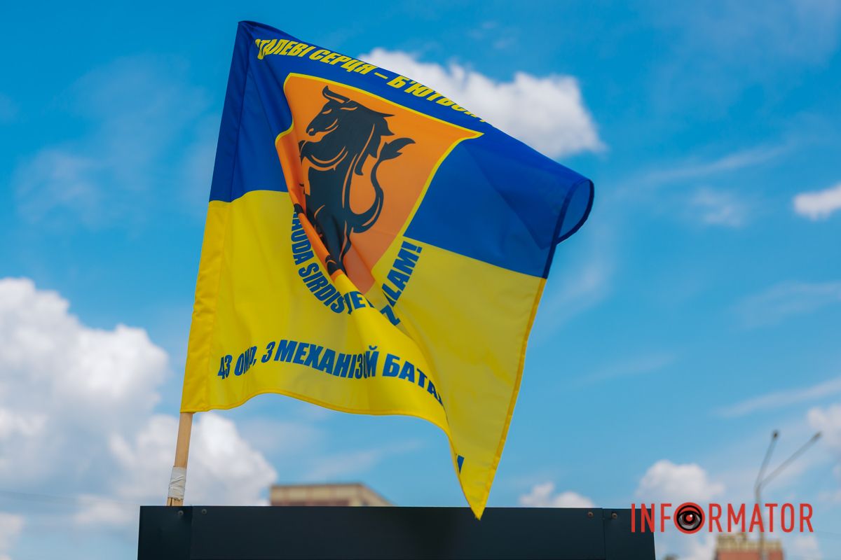 На них є зображення воїна, інформація про нього, а також qr-код з детальною біографією полеглого Захисника