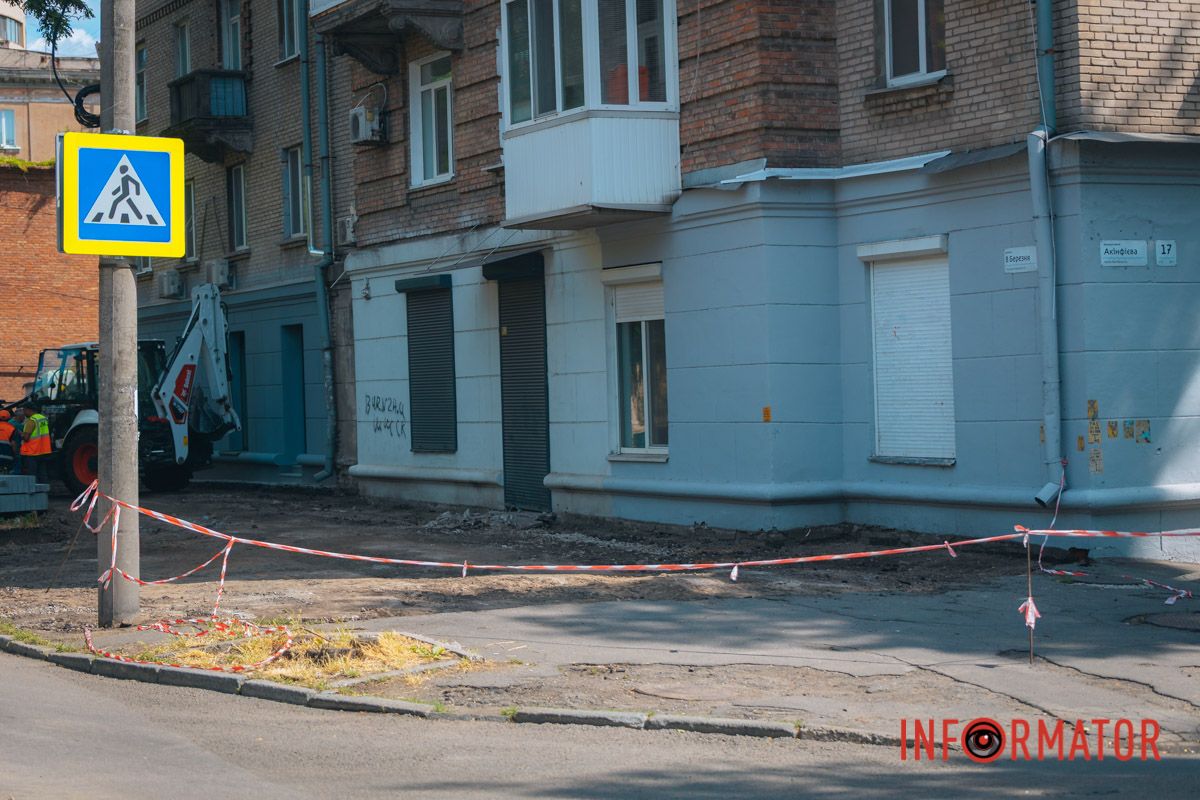 У Дніпрі на Мусліма Магомаєва під час ремонту під асфальтом знайшли історичну бруківку 3