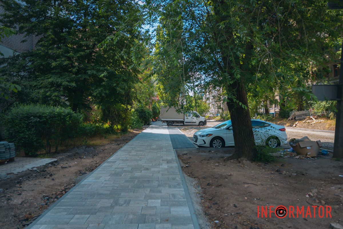 У Дніпрі на Мусліма Магомаєва під час ремонту під асфальтом знайшли історичну бруківку 6