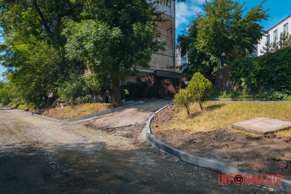 У Дніпрі на Мусліма Магомаєва під час ремонту під асфальтом знайшли історичну бруківку 7