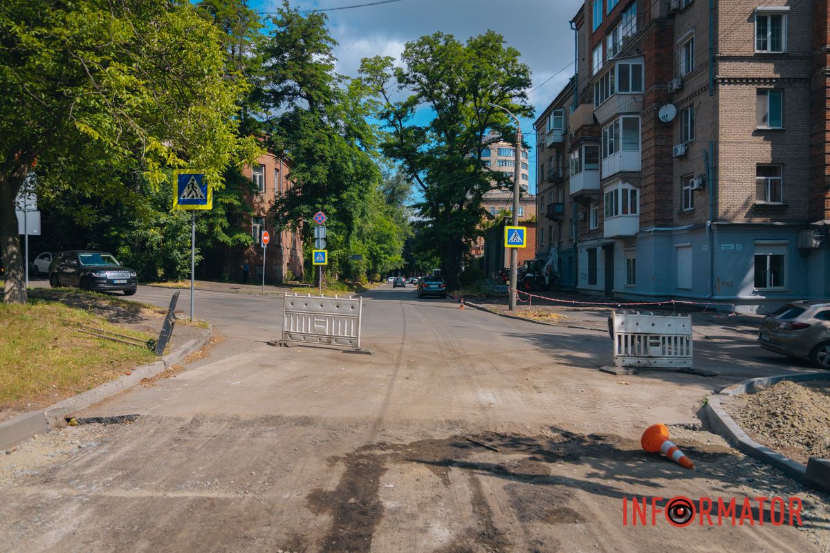 У Дніпрі на Мусліма Магомаєва під час ремонту під асфальтом знайшли історичну бруківку 9