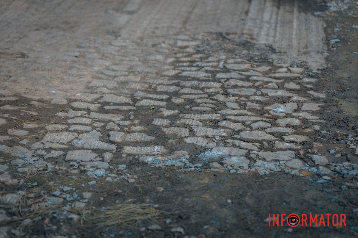 У Дніпрі на Мусліма Магомаєва під час ремонту під асфальтом знайшли історичну бруківку 10