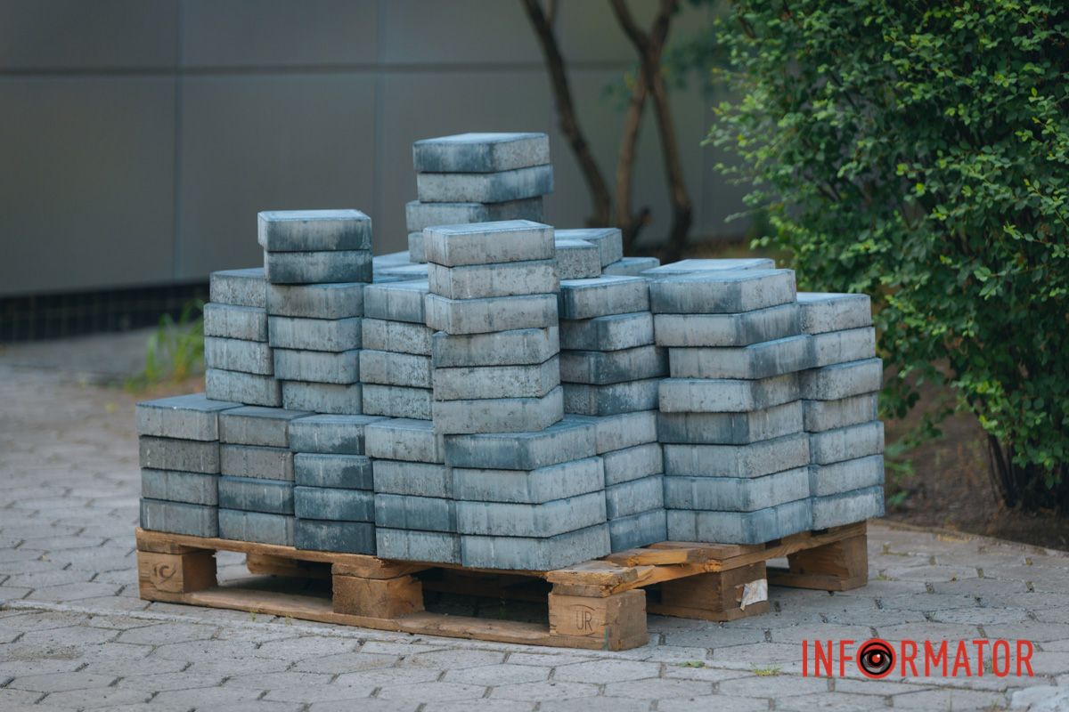 У Дніпрі на Мусліма Магомаєва під час ремонту під асфальтом знайшли історичну бруківку 11