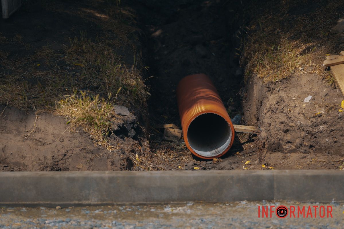 У Дніпрі на Мусліма Магомаєва під час ремонту під асфальтом знайшли історичну бруківку 15