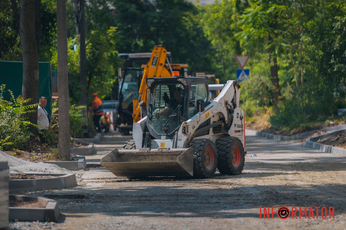 У Дніпрі на Мусліма Магомаєва під час ремонту під асфальтом знайшли історичну бруківку 16