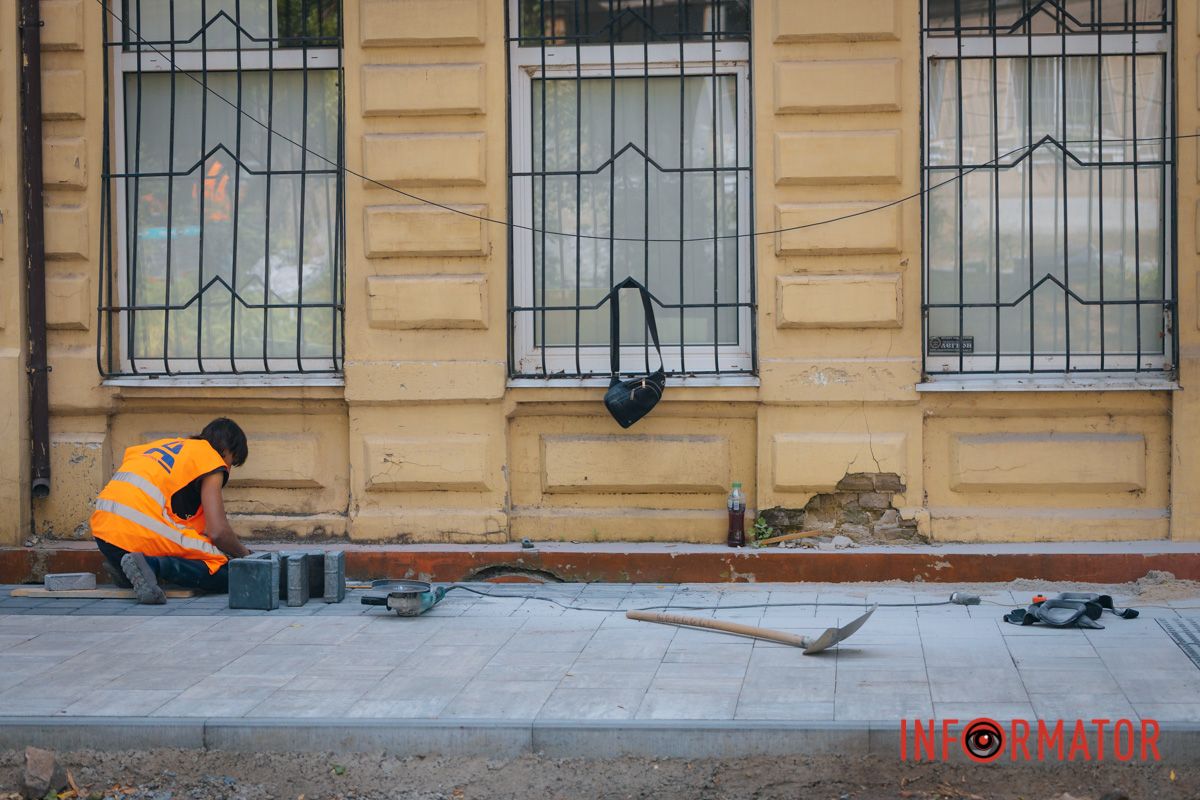 У Дніпрі на Мусліма Магомаєва під час ремонту під асфальтом знайшли історичну бруківку 18