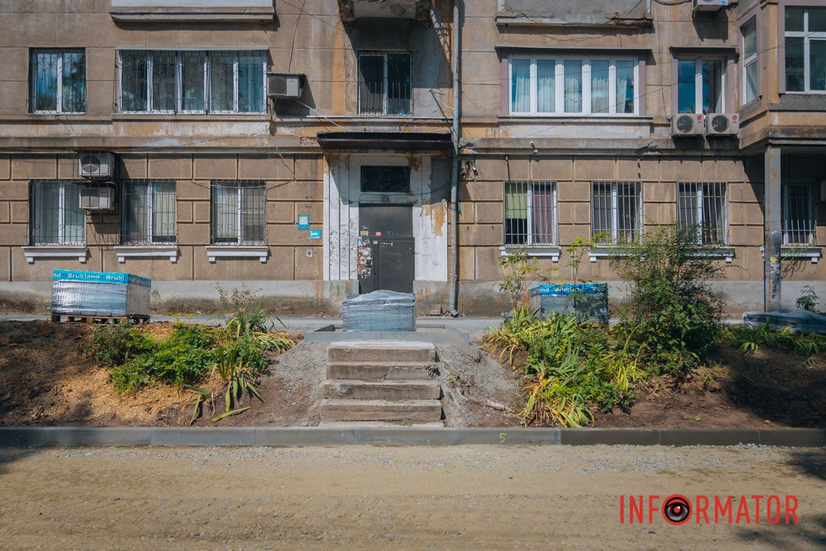 У Дніпрі на Мусліма Магомаєва під час ремонту під асфальтом знайшли історичну бруківку 21