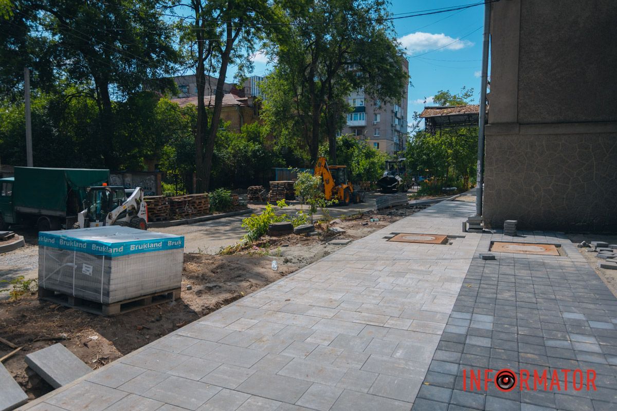 У Дніпрі на Мусліма Магомаєва під час ремонту під асфальтом знайшли історичну бруківку 23