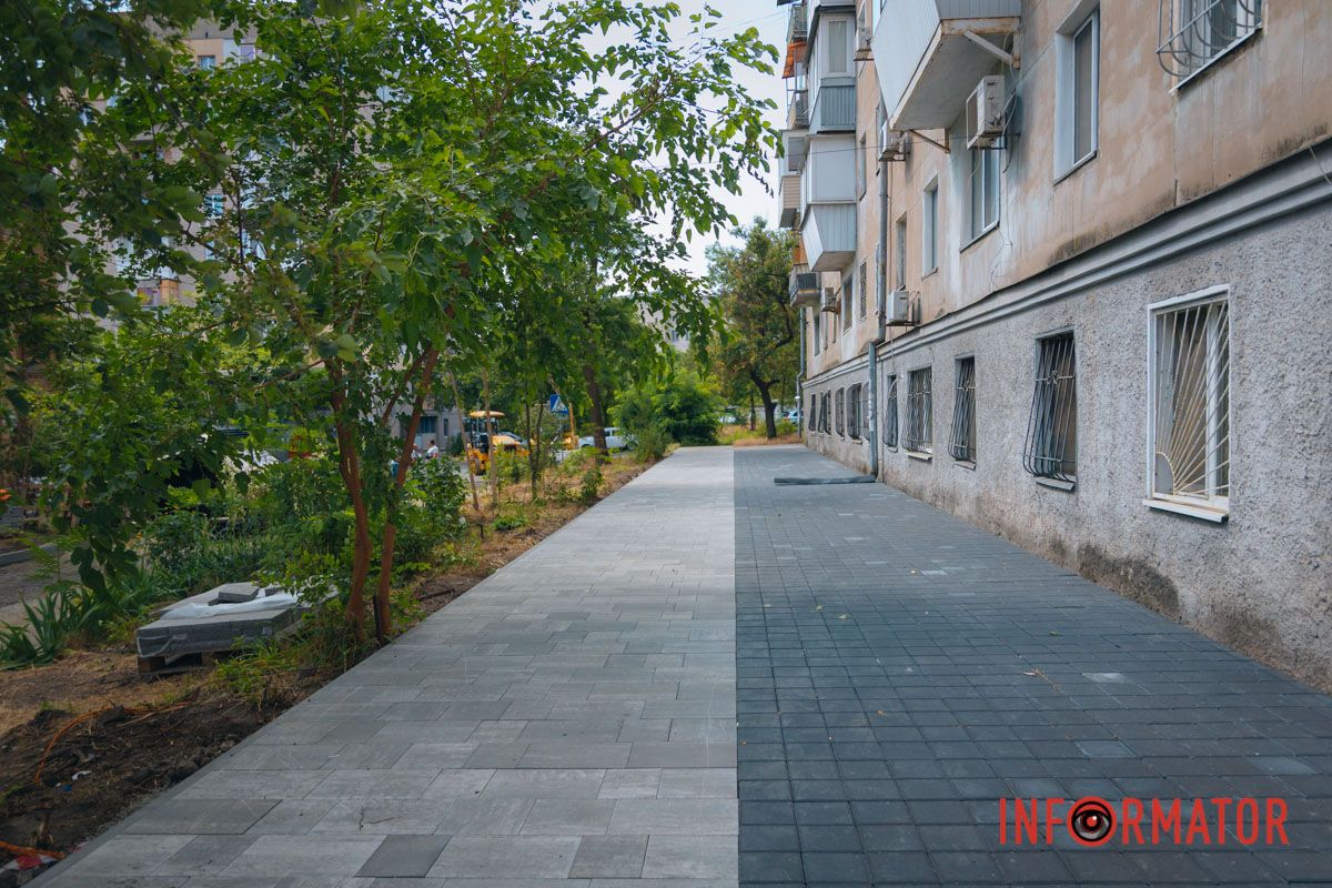 У Дніпрі на Мусліма Магомаєва під час ремонту під асфальтом знайшли історичну бруківку 25