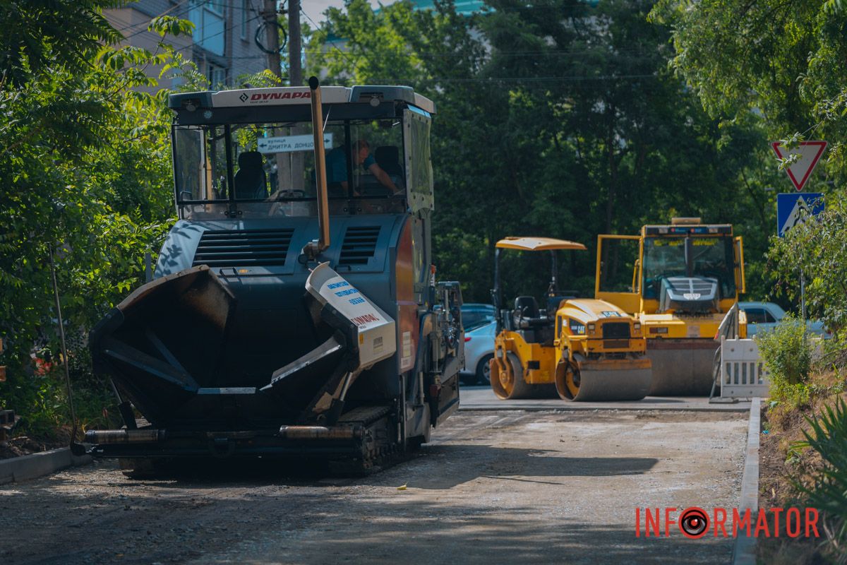 У Дніпрі на Мусліма Магомаєва під час ремонту під асфальтом знайшли історичну бруківку 29