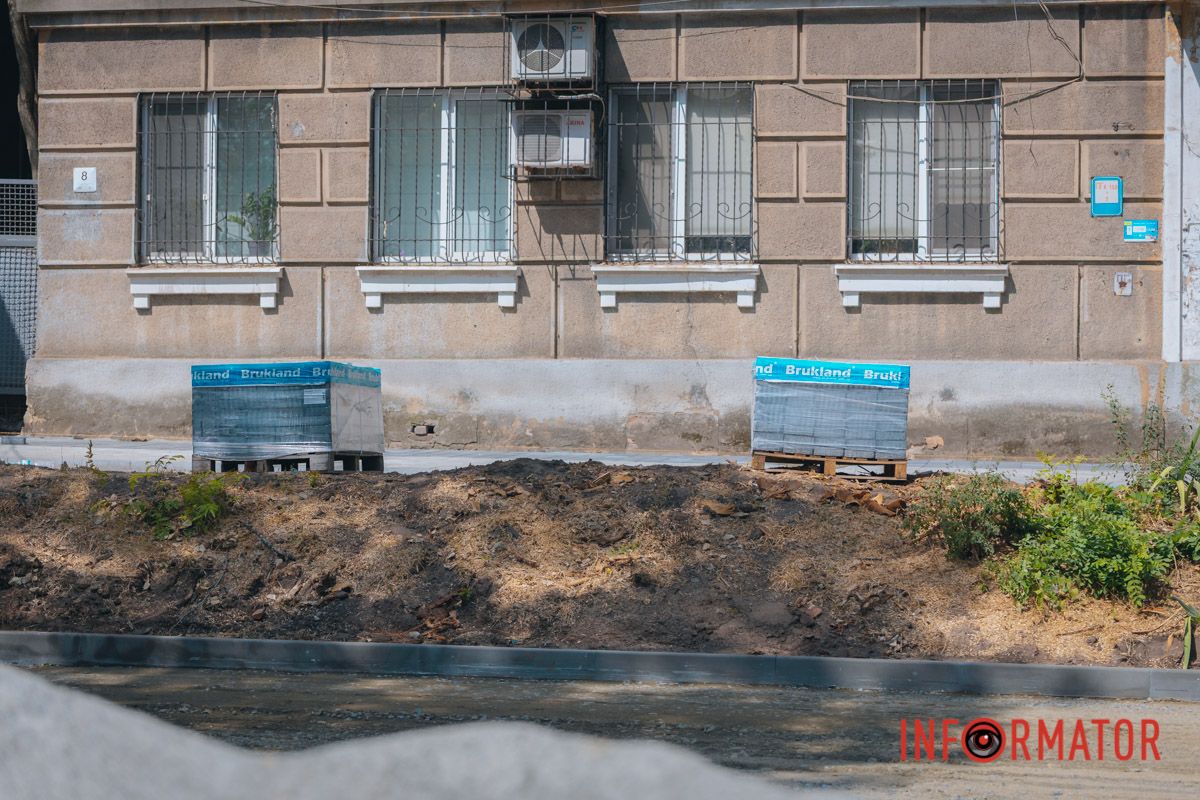 У Дніпрі на Мусліма Магомаєва під час ремонту під асфальтом знайшли історичну бруківку 31