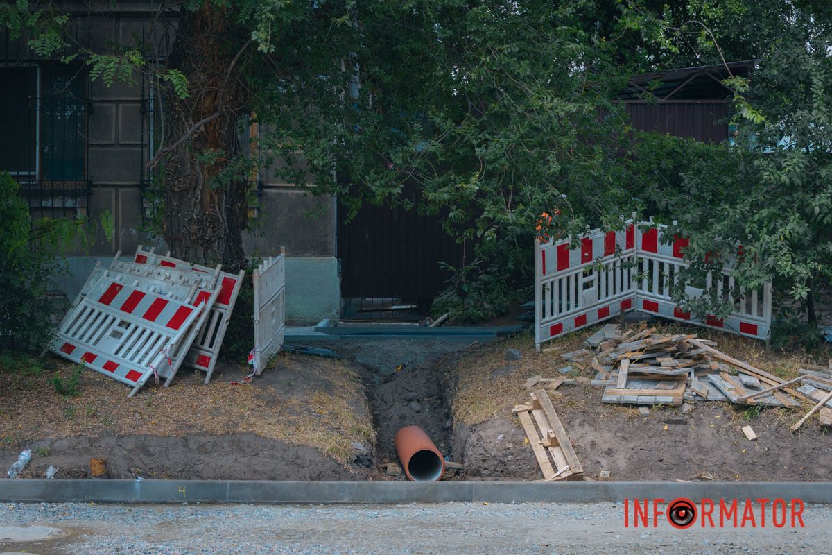 У Дніпрі на Мусліма Магомаєва під час ремонту під асфальтом знайшли історичну бруківку 34