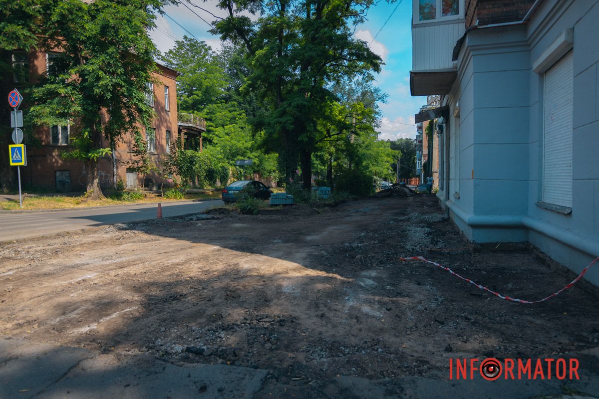 У Дніпрі на Мусліма Магомаєва під час ремонту під асфальтом знайшли історичну бруківку 35