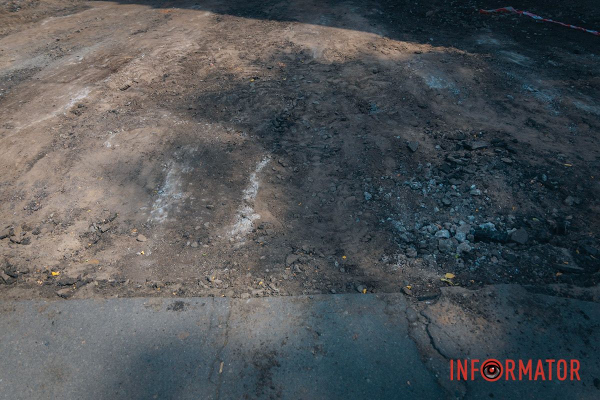 У Дніпрі на Мусліма Магомаєва під час ремонту під асфальтом знайшли історичну бруківку 36
