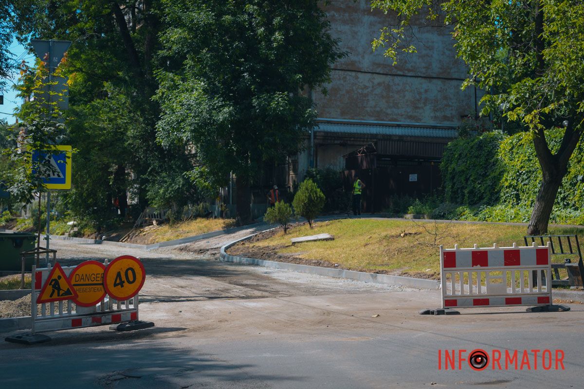 У Дніпрі на Мусліма Магомаєва під час ремонту під асфальтом знайшли історичну бруківку 41