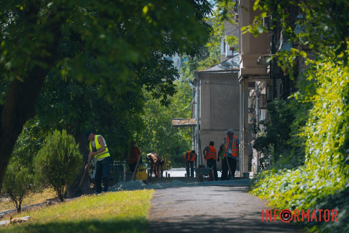 У Дніпрі на Мусліма Магомаєва під час ремонту під асфальтом знайшли історичну бруківку 43