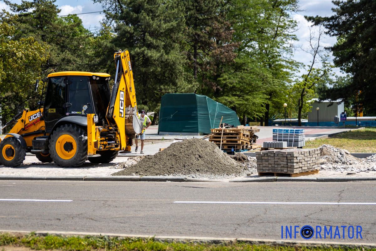 Вони зняли бруківку Вони зняли бруківку