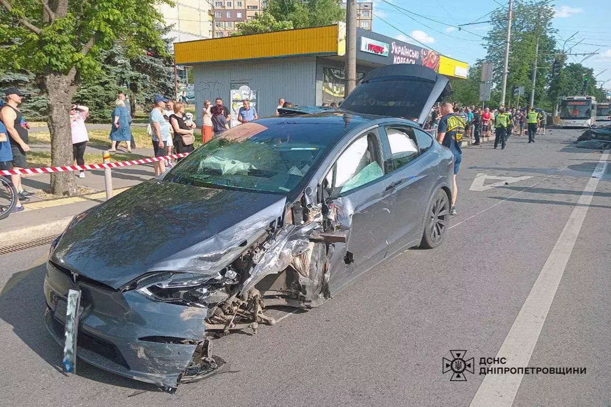 Одна з автівок, що потрапили в ДТП Одна з автівок, що потрапили в ДТП