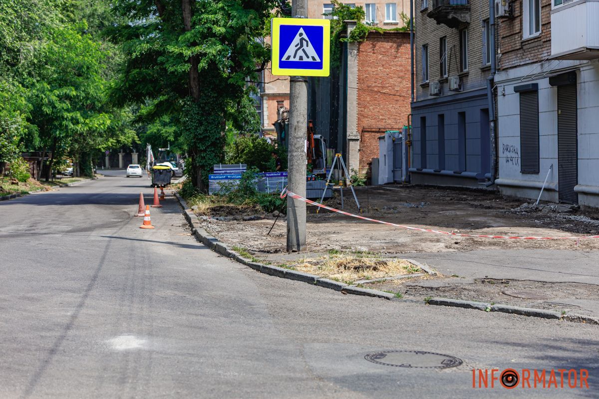Работы начались неподалеку В Днепре на Муслима Магомаева старинную брусчатку "закатали в асфальт" 5