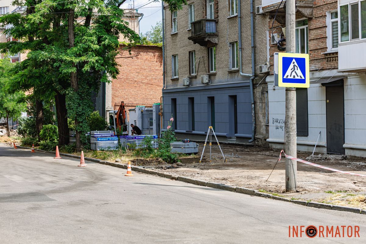 Сорвали асфальт В Днепре на Муслима Магомаева старинную брусчатку "закатали в асфальт" 12