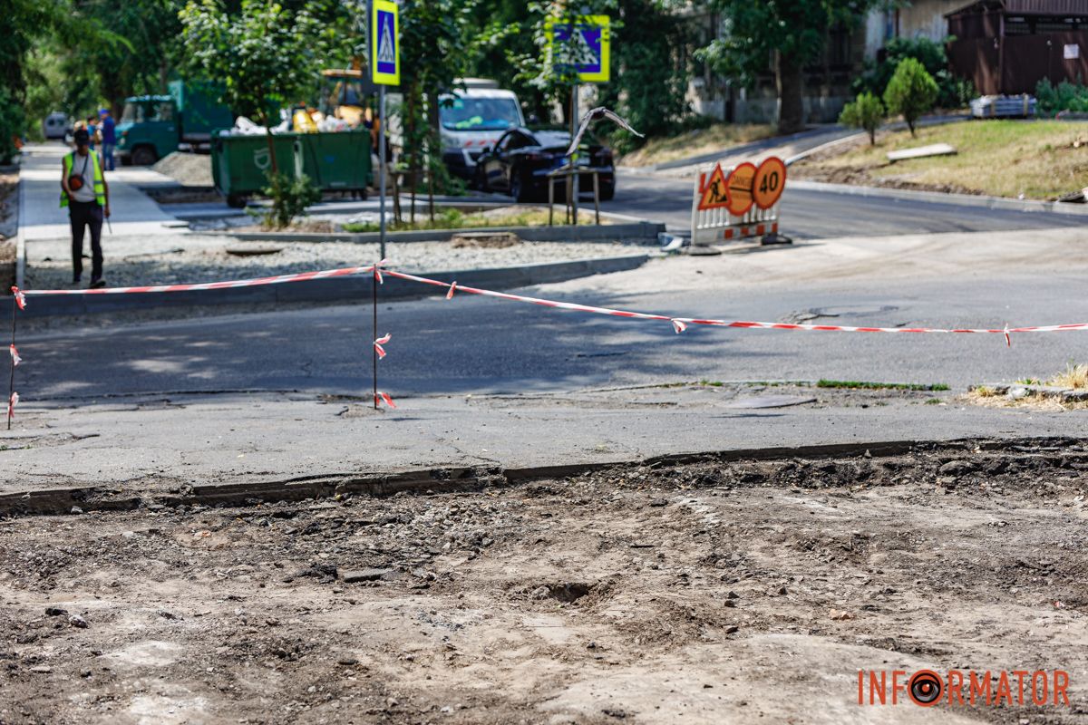 Пройти невозможно В Днепре на Муслима Магомаева старинную брусчатку "закатали в асфальт" 10