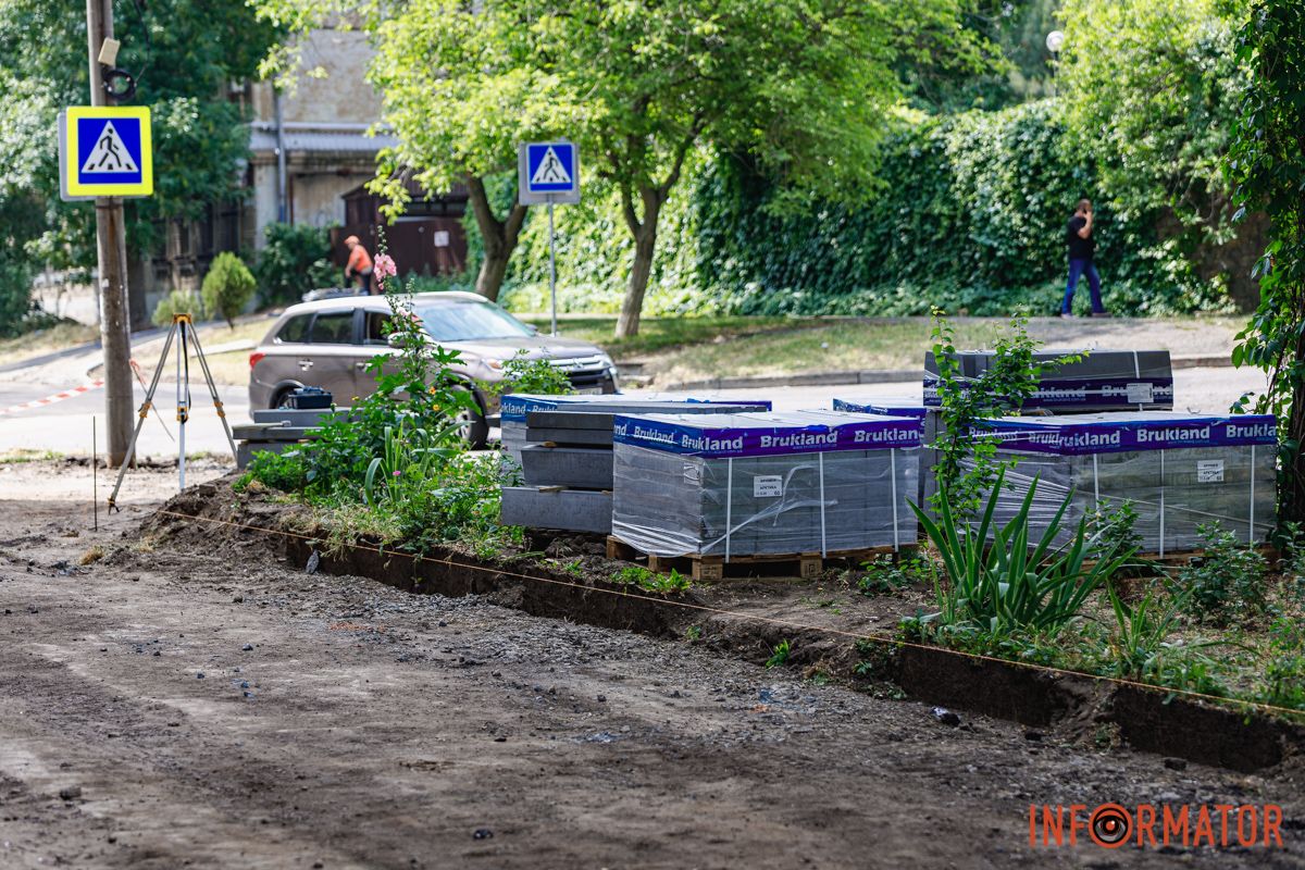 Снова брусчатка В Днепре на Муслима Магомаева старинную брусчатку "закатали в асфальт" 16