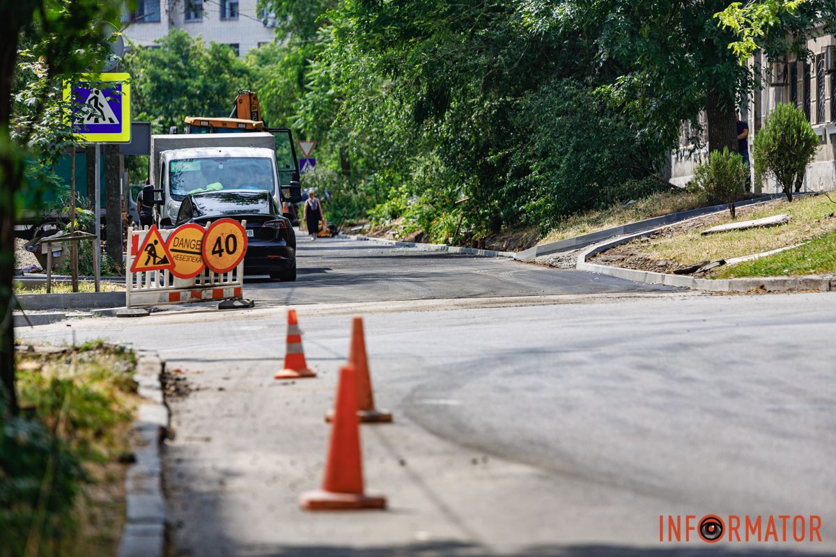 Работы продолжаются уже почти месяц В Днепре на Муслима Магомаева старинную брусчатку "закатали в асфальт" 7