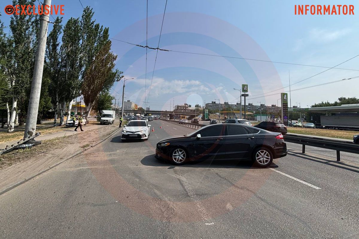 Серед постраждалих у ДТП на заїзді на Центральний міст у Дніпрі - однорічна дитина Серед постраждалих у ДТП на заїзді на Центральний міст у Дніпрі - однорічна дитина