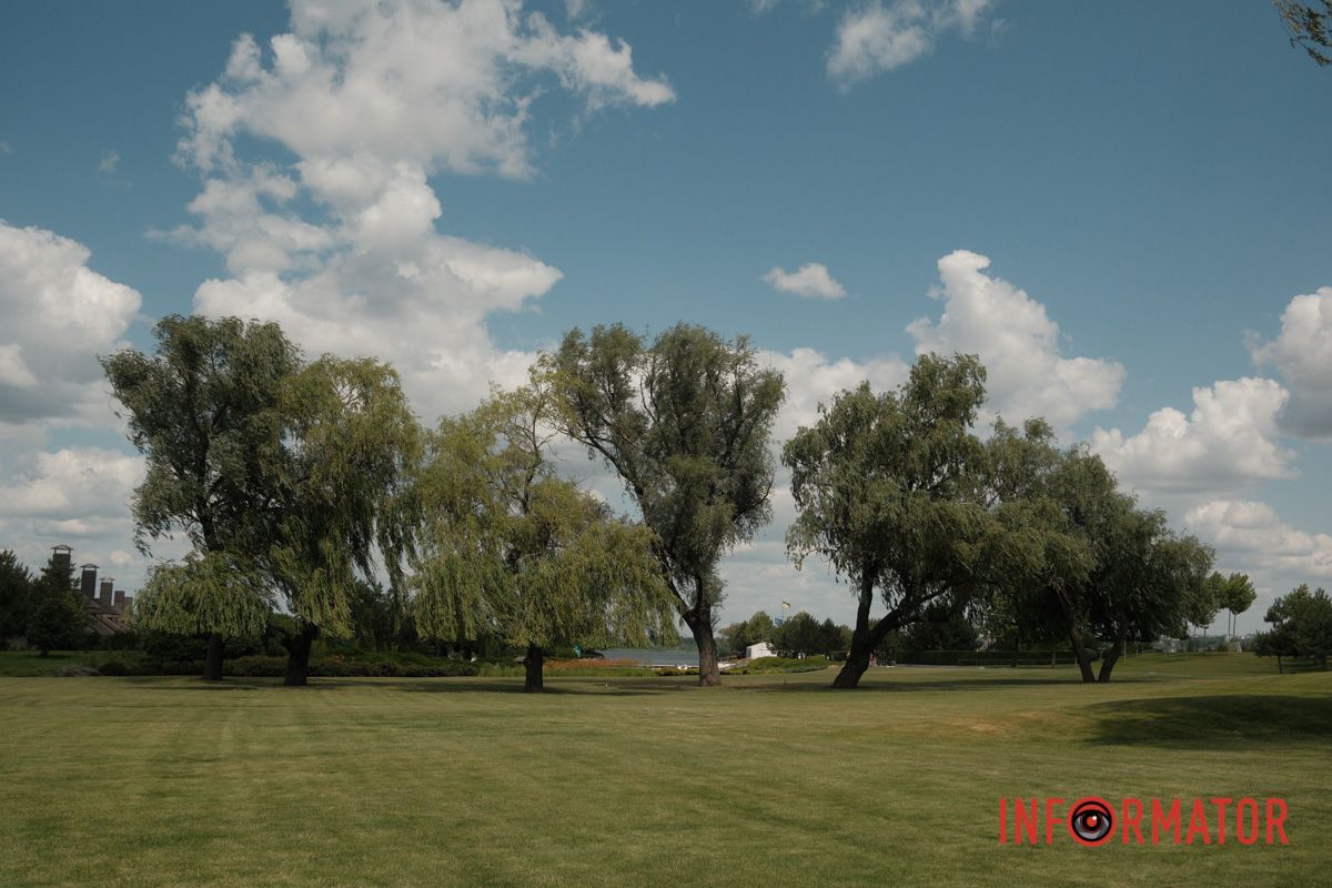 Яхт-клуб "Сечь" летом: уголок природы в сердце Днепра 36