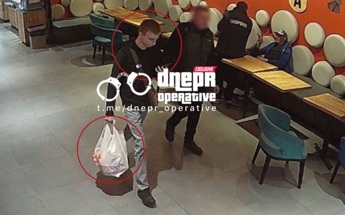 На кадрах якобы 18-летний Арсений и его отец