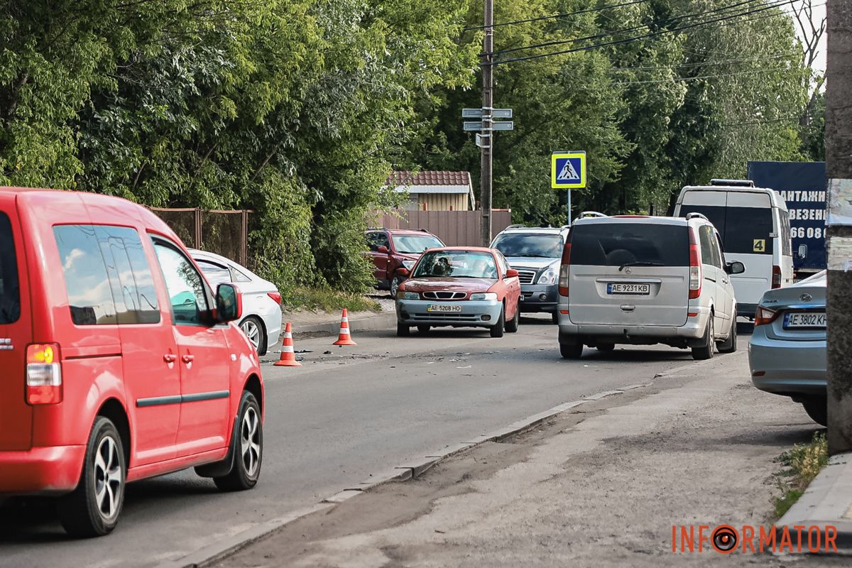 Затор, що утворився через аварію Затор, що утворився через аварію