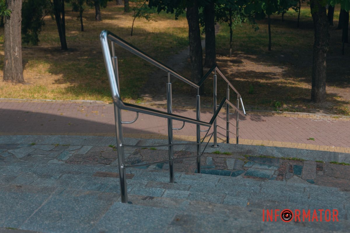 Теперь пожилым людям будет удобно спускаться